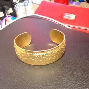 VINTAGE CUFF BRACELET NRMINT CONDITION